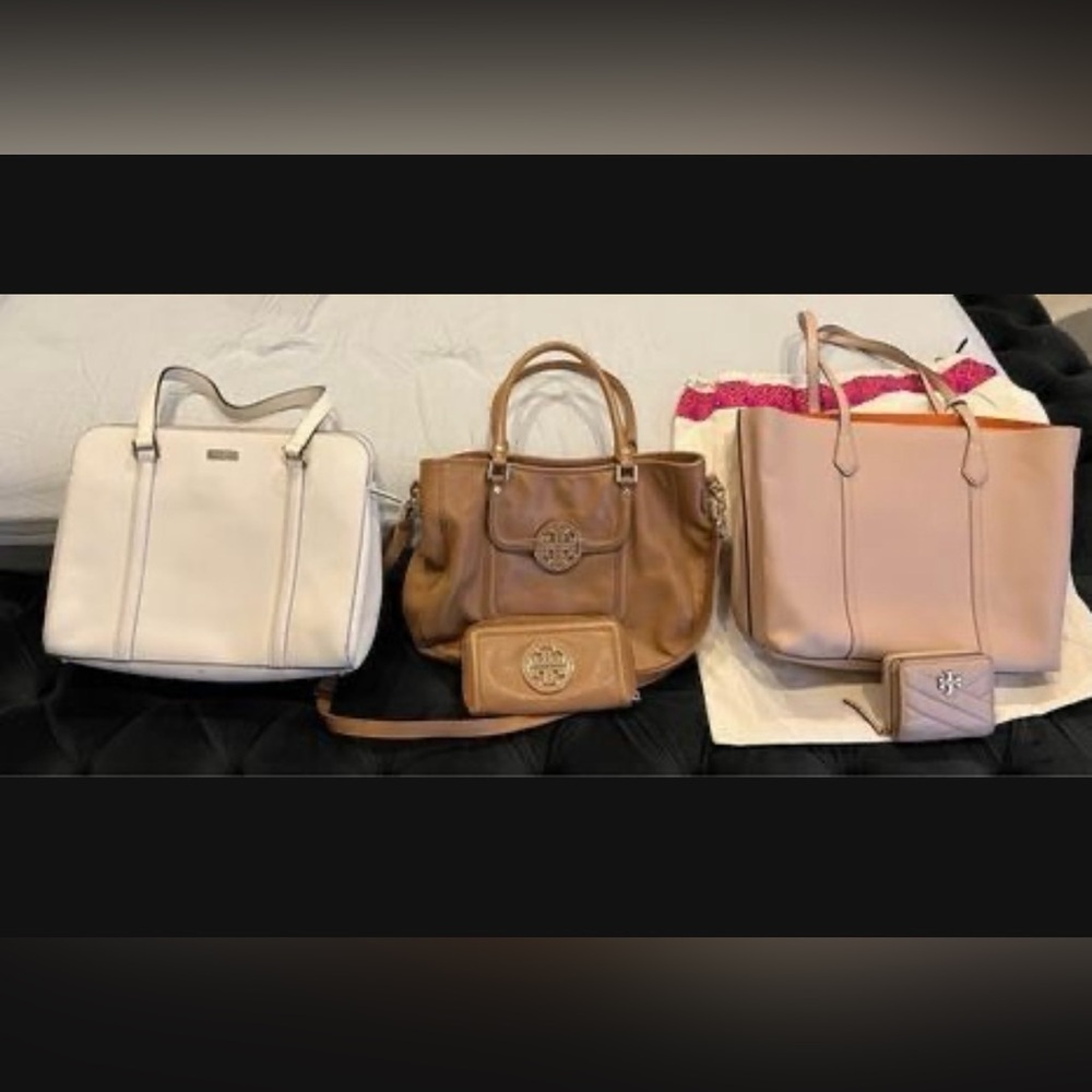 Woman’s purse lot